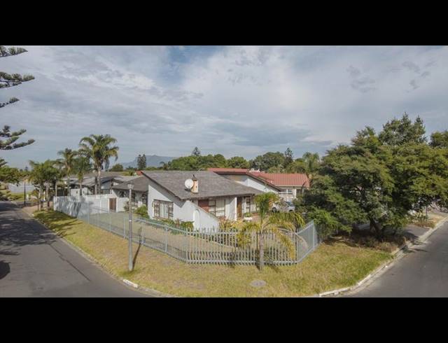 4 BEDROOM HOUSE FOR SALE IN PANORAMA